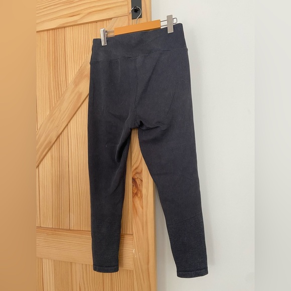 Dark Grey Ribbed Arie Offline Leggings Size XL - Picture 3 of 3
